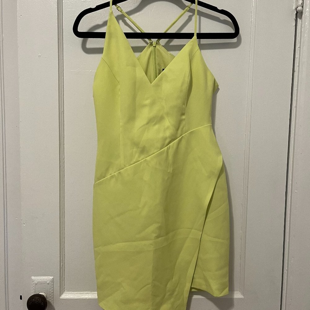 BCBGMAXAZRIA Women's Sleeveless Asymmetrical V-Neck Short Dress, Lime Sherbert